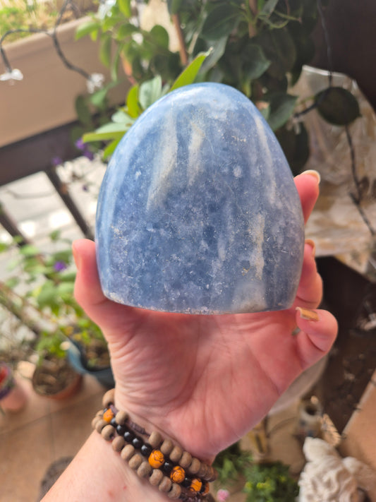 Forme libre Calcite bleue - Apaisement & sérénité 💎
