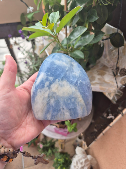 Forme libre Calcite bleue - Apaisement & sérénité 💎